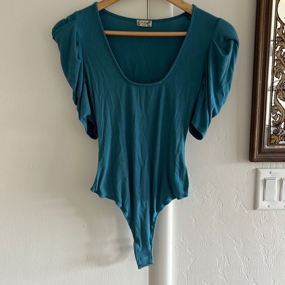 FREE PEOPLE ~ Blue body suit with pleated sleeves - Picture 3 of 7